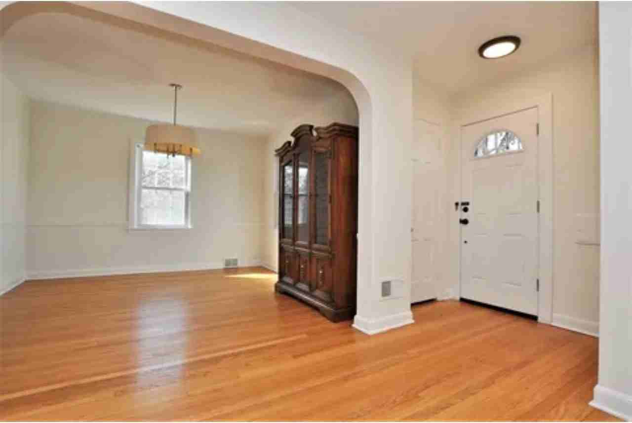 6815 N Lowell Ave - Photo 3 of 31