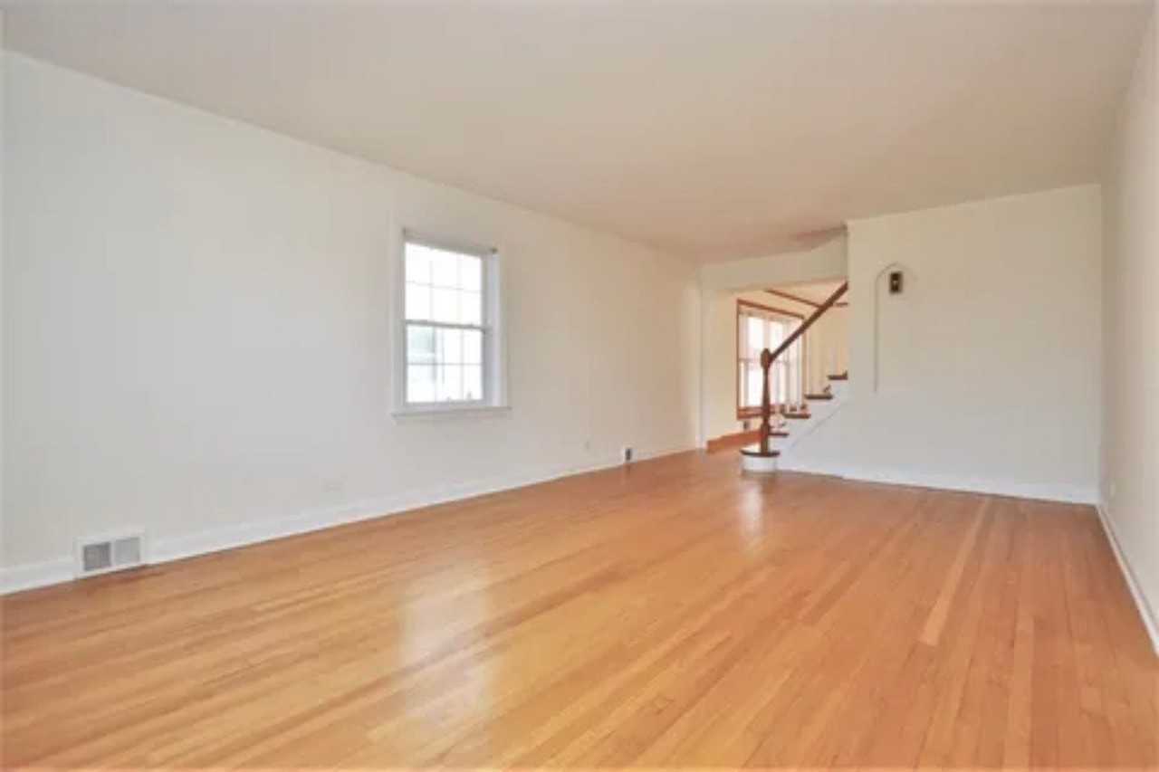 6815 N Lowell Ave - Photo 6 of 31