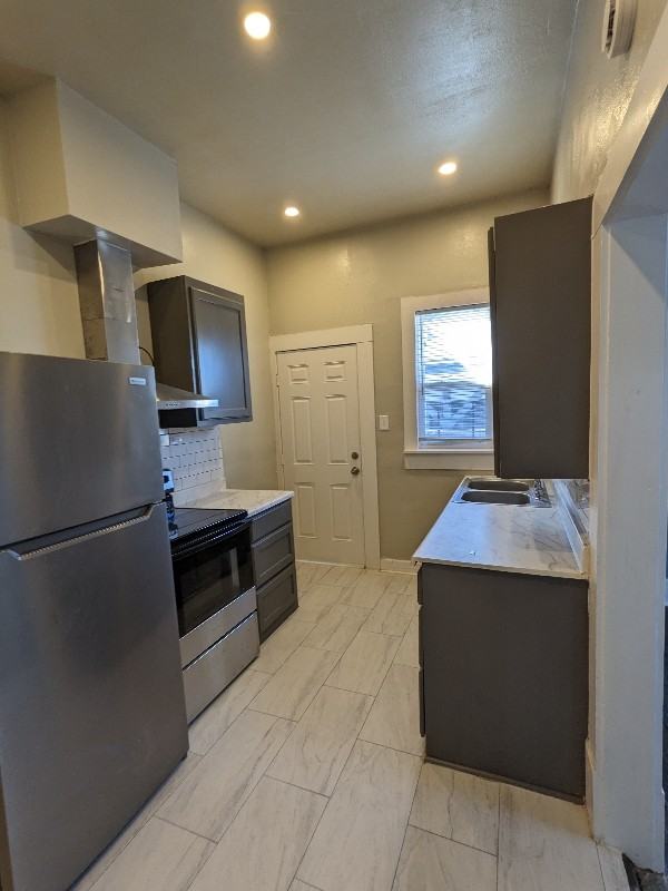 534 E Sycamore St - Photo 6 of 20