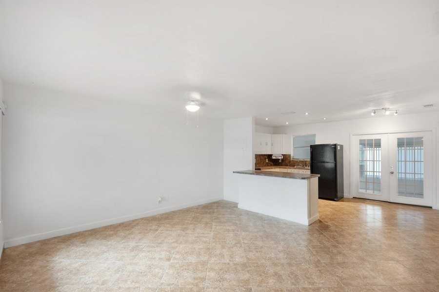 3101 N 66th Ave #1 - Photo 3 of 10