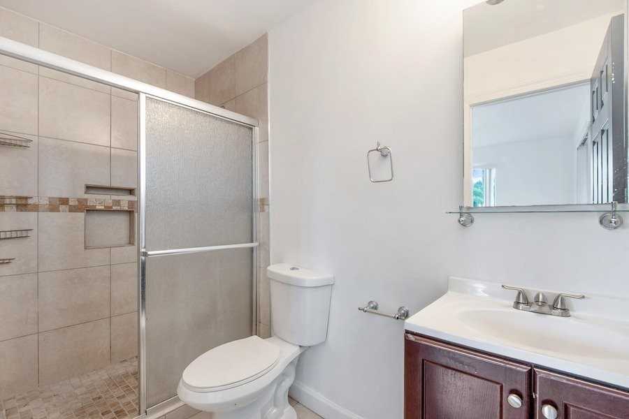 3101 N 66th Ave #1 - Photo 4 of 10