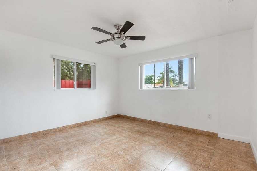 3101 N 66th Ave #1 - Photo 6 of 10
