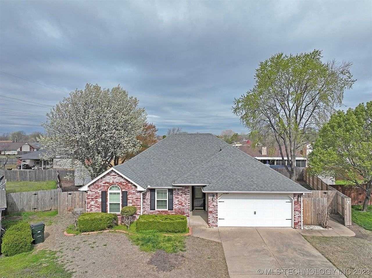 12509 E 83rd St N - Photo 3 of 23