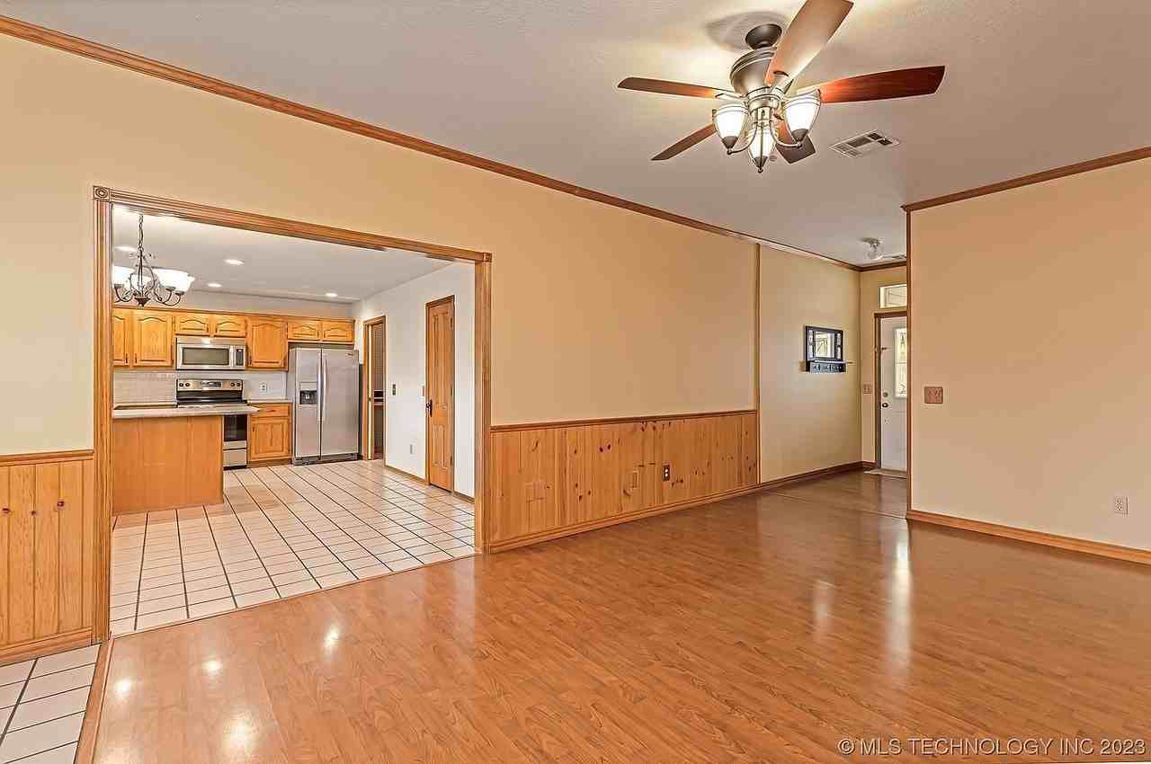 12509 E 83rd St N - Photo 7 of 23