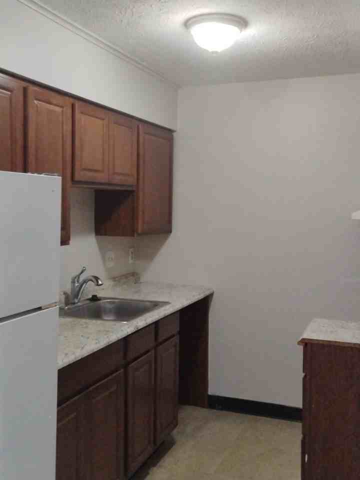 1000 Valley View Ln #G - Photo 4 of 10