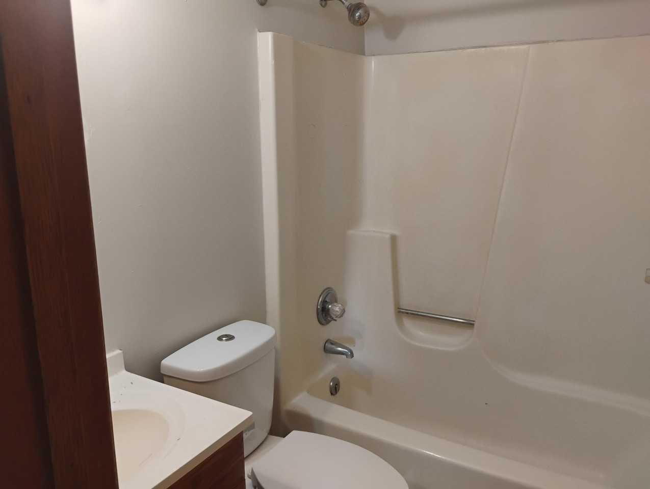 1000 Valley View Ln #G - Photo 5 of 10