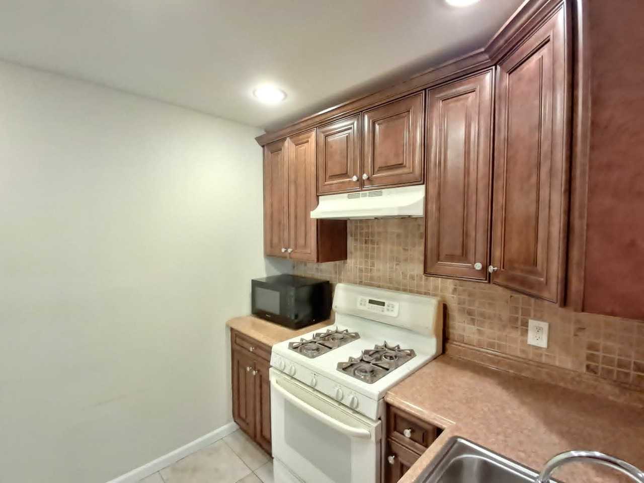 1209 Harbor Club Dr - Photo 2 of 25