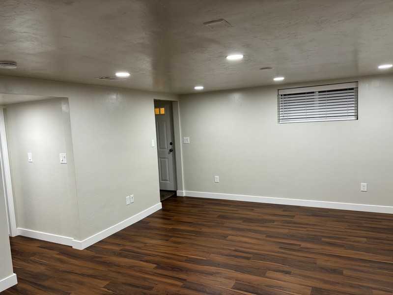 1024 S Main St - Photo 3 of 7