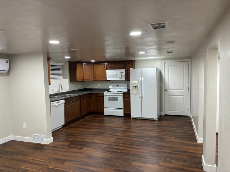 1024 S Main St - Photo 6 of 7