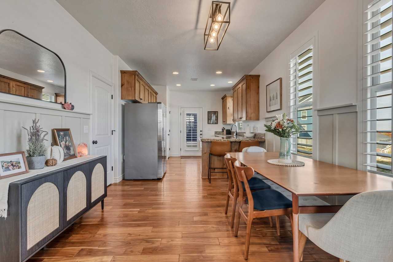 4253 W Clarks Hill Dr - Photo 4 of 19