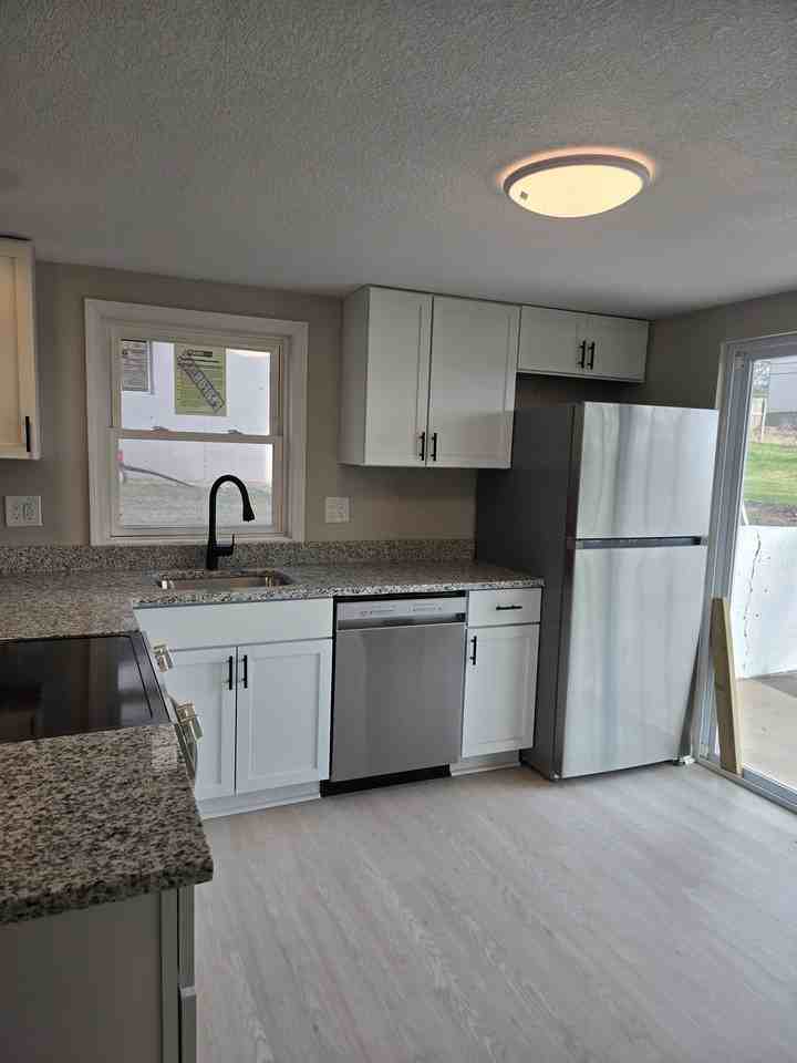 3609 Ne 67th St - Photo 3 of 11