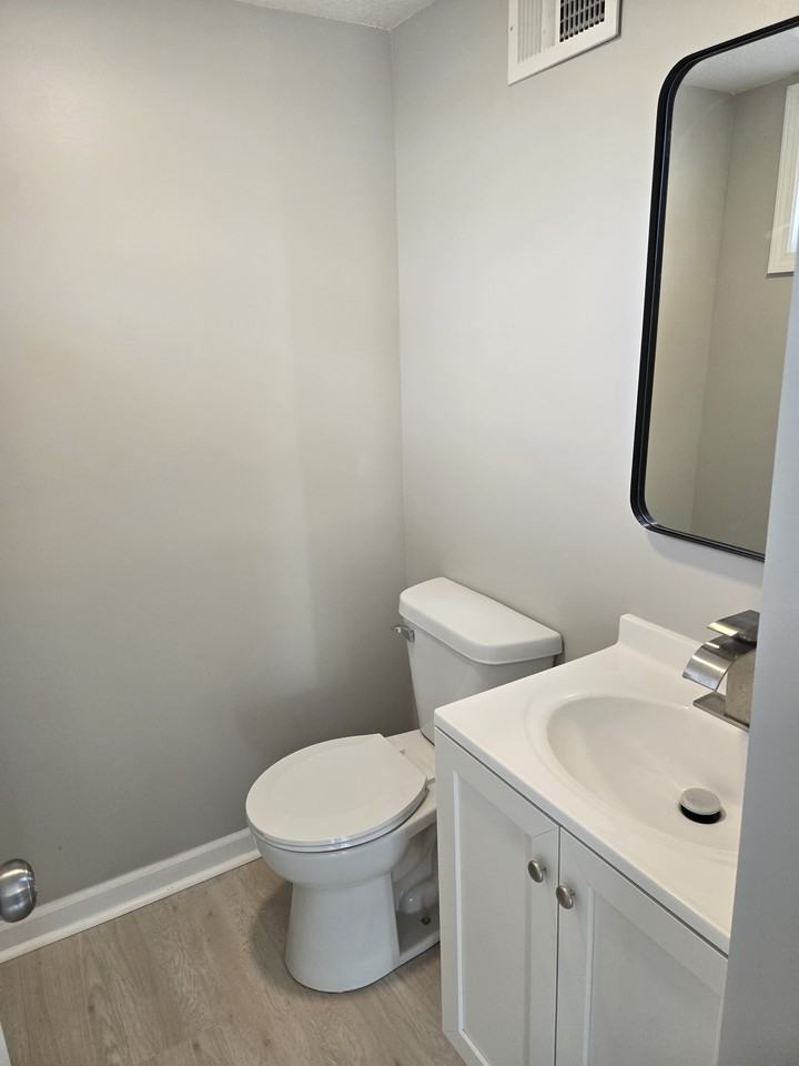 3609 Ne 67th St - Photo 4 of 11