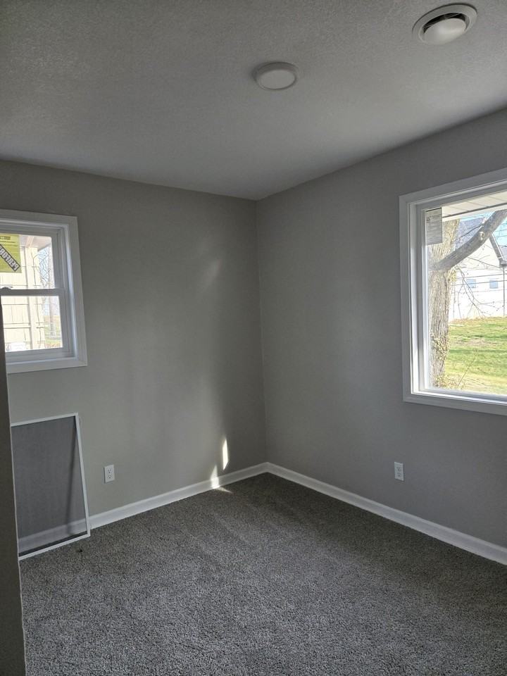 3609 Ne 67th St - Photo 7 of 11