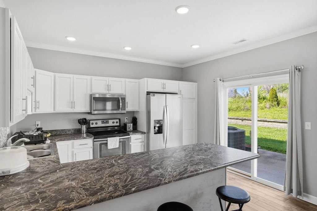 5209 Silver Mill Dr - Photo 3 of 20