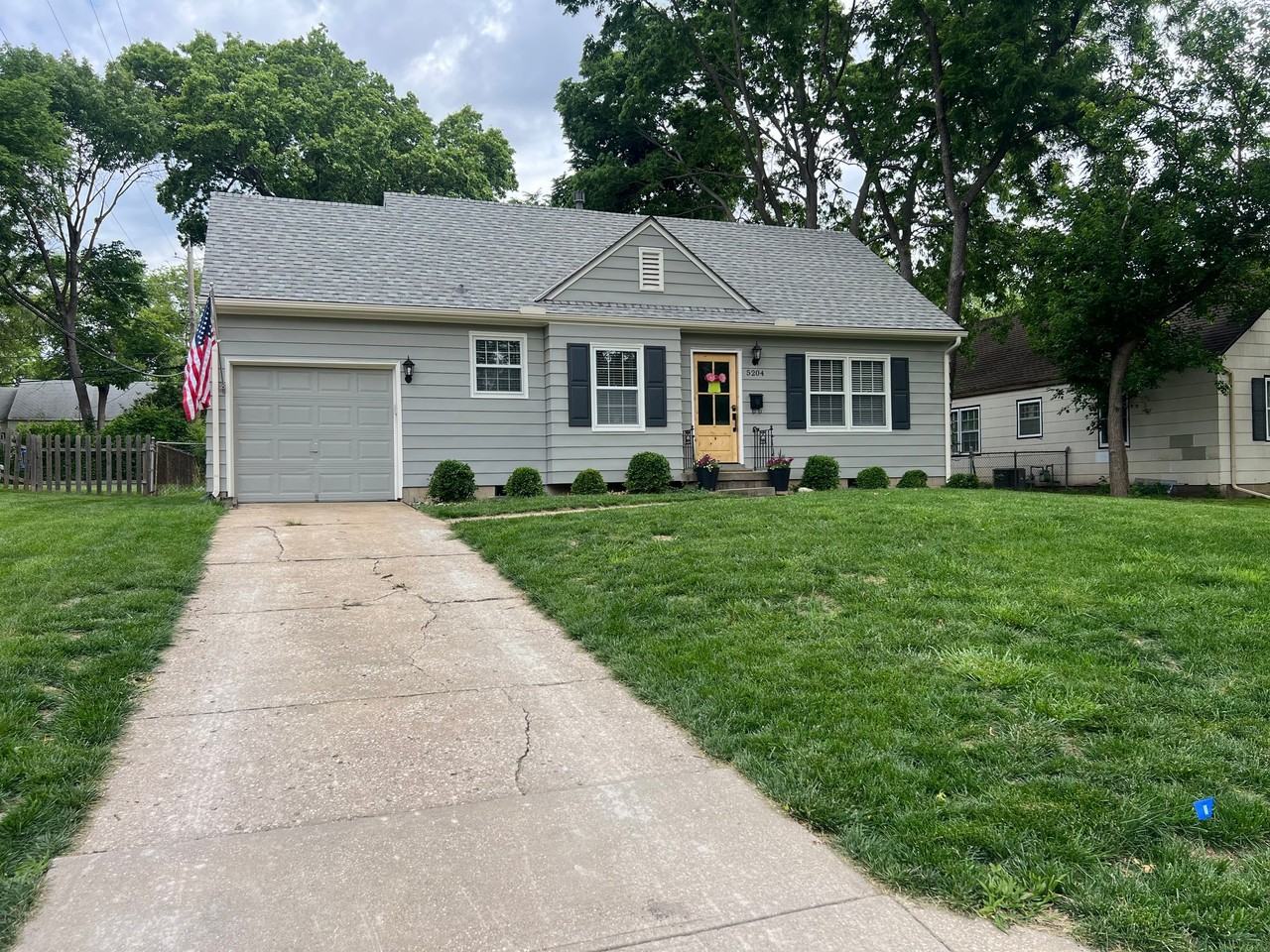 5204 W 49th Ter - Photo 2 of 19