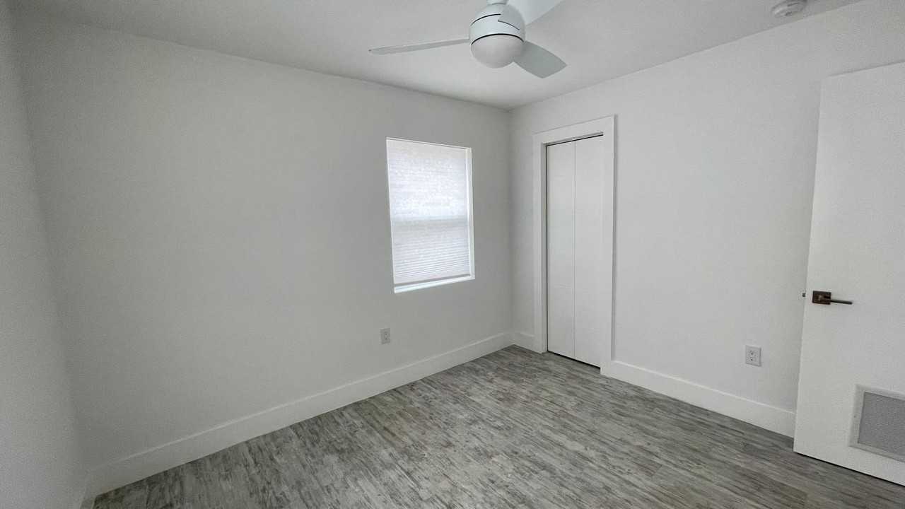 35 Sw 6th St #1 - Photo 6 of 21