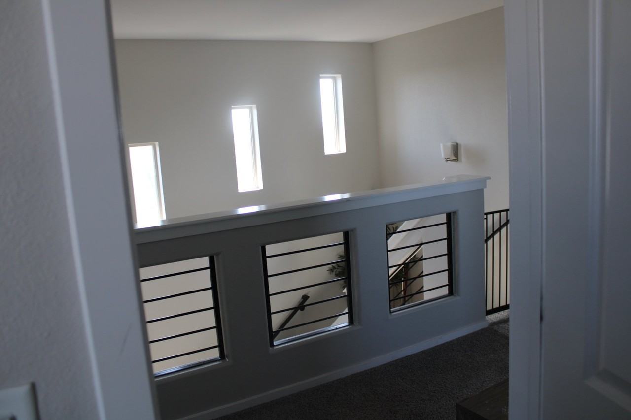 13909 Summer View Ave - Photo 3 of 23