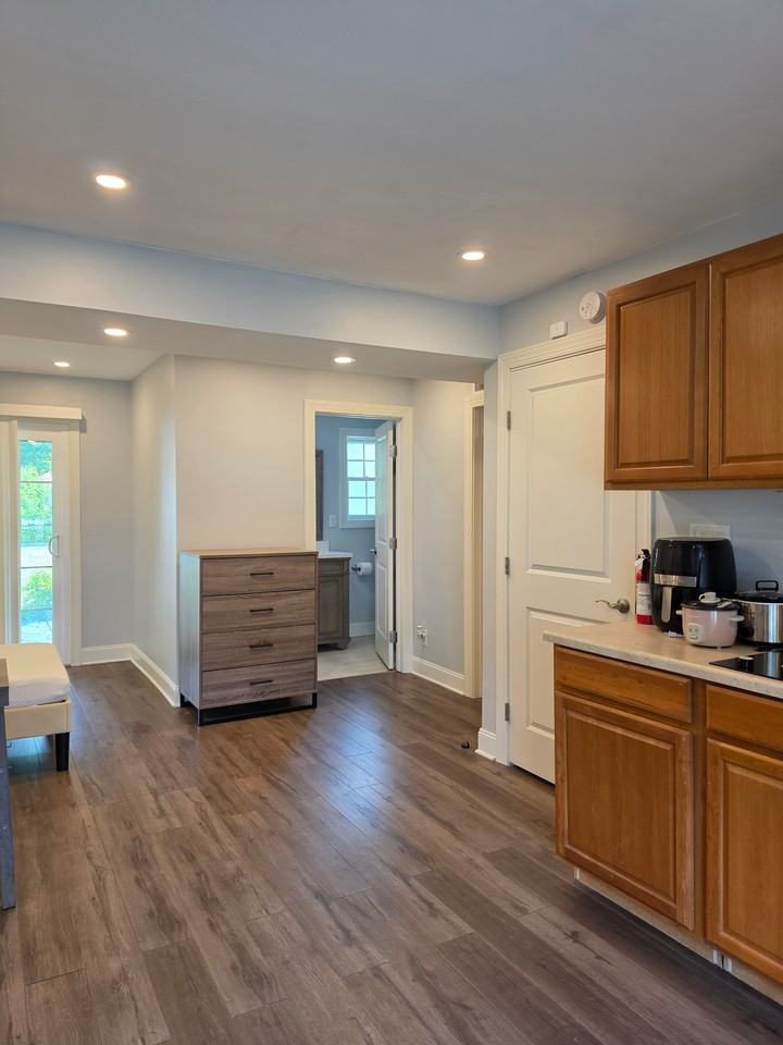 18 Sherwood Ln #1B - Photo 3 of 10