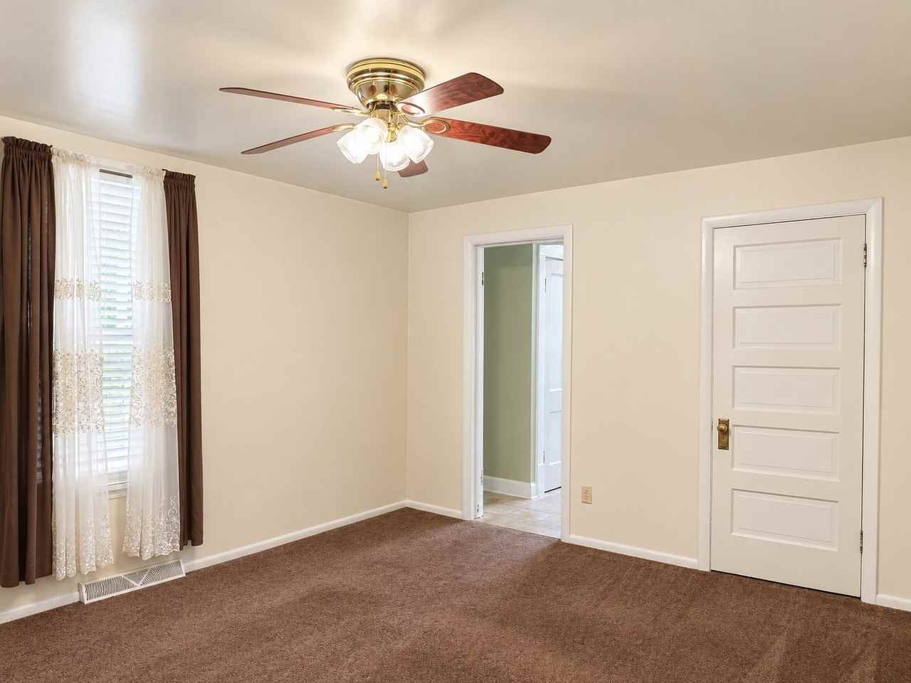 422 Franklin Ave #1 - Photo 7 of 11