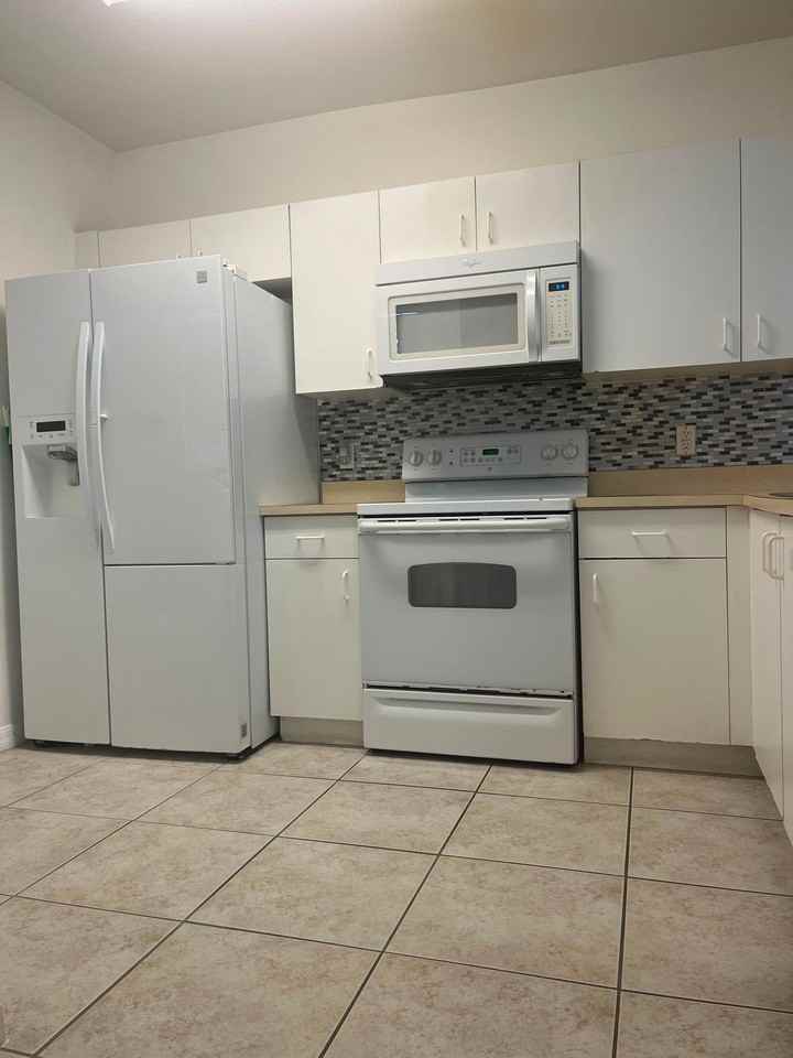 522 Villa Del Sol Cir #204B - Photo 3 of 24