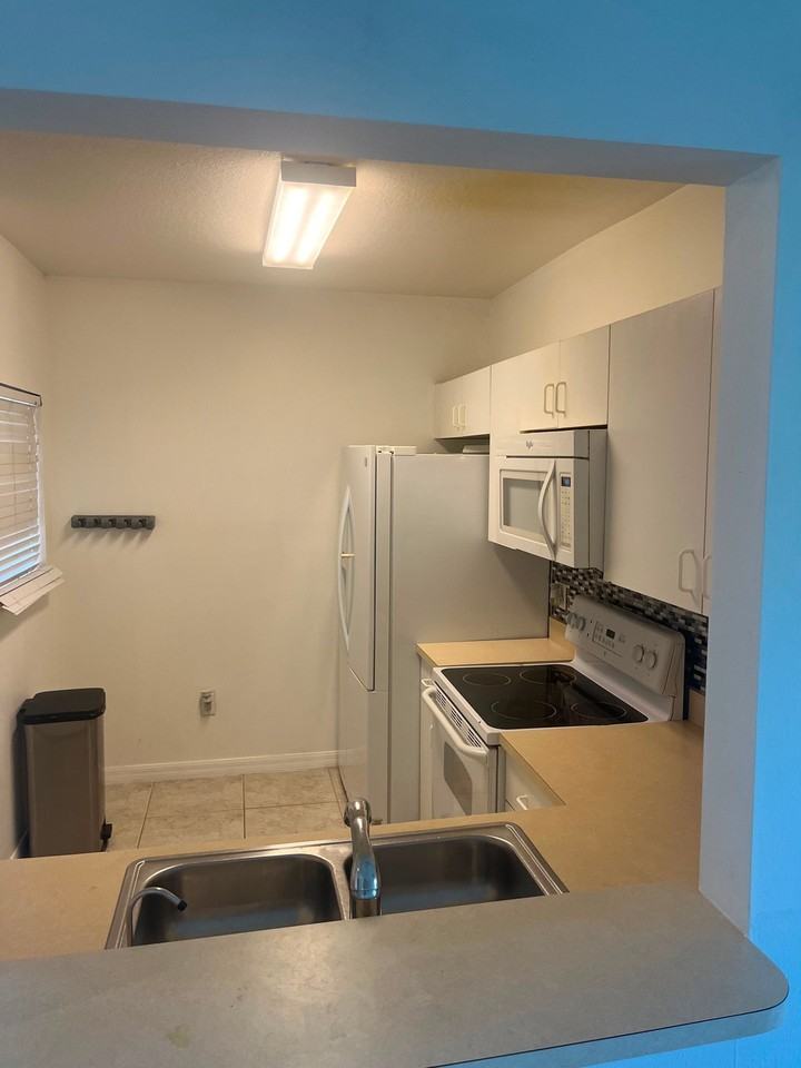 522 Villa Del Sol Cir #204B - Photo 5 of 24