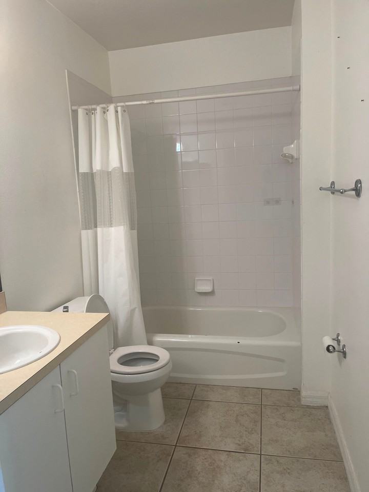 522 Villa Del Sol Cir #204B - Photo 6 of 24