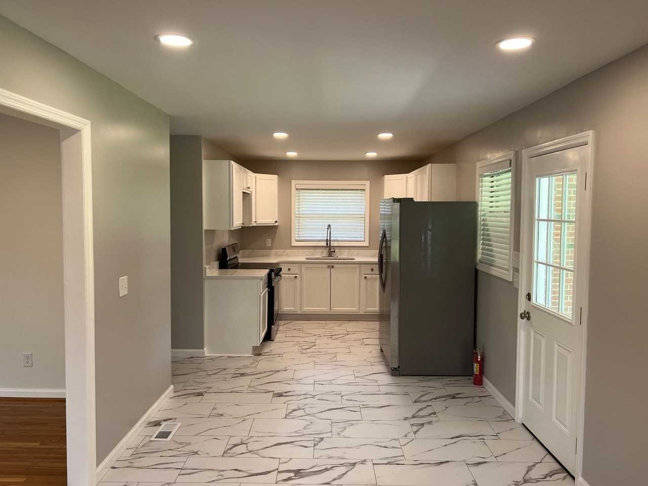 1492 Arkadelphia Rd - Photo 4 of 10
