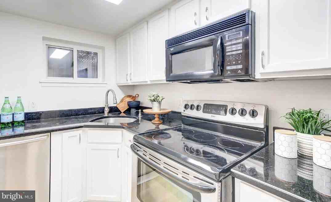 1673 Park Rd Nw #B2 - Photo 6 of 24