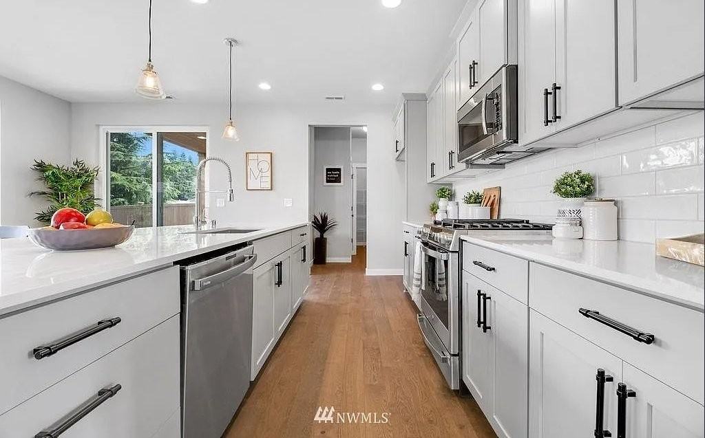 6146 41st St Ne - Photo 4 of 16