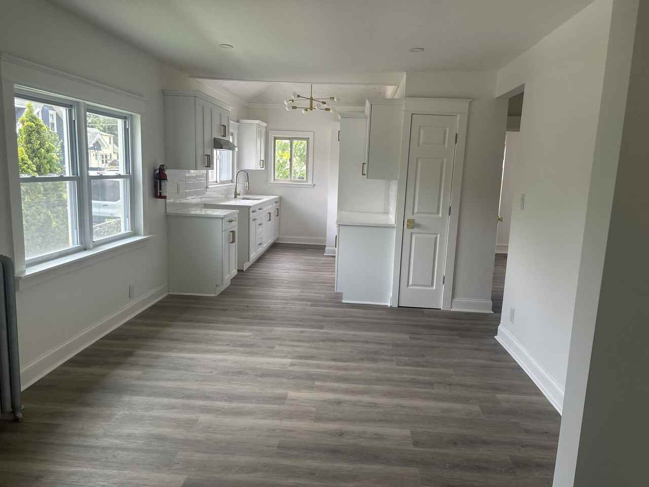 319 Laurel Ave - Photo 2 of 11