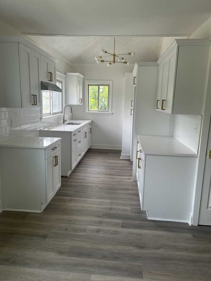 319 Laurel Ave - Photo 3 of 11