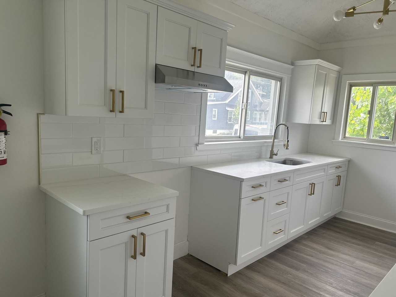 319 Laurel Ave - Photo 4 of 11