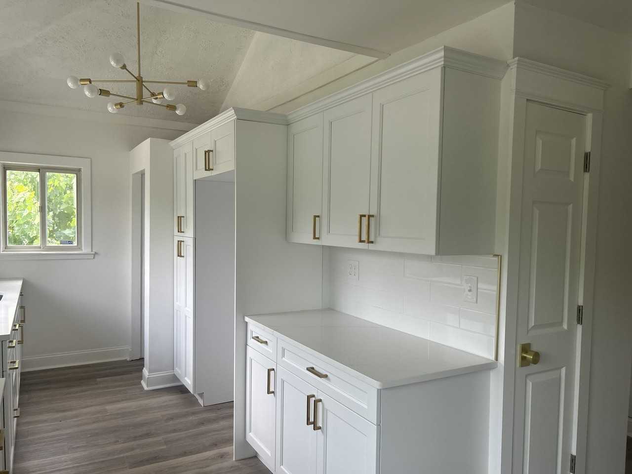 319 Laurel Ave - Photo 5 of 11