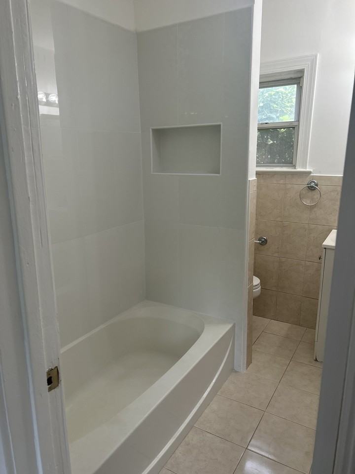 319 Laurel Ave - Photo 7 of 11