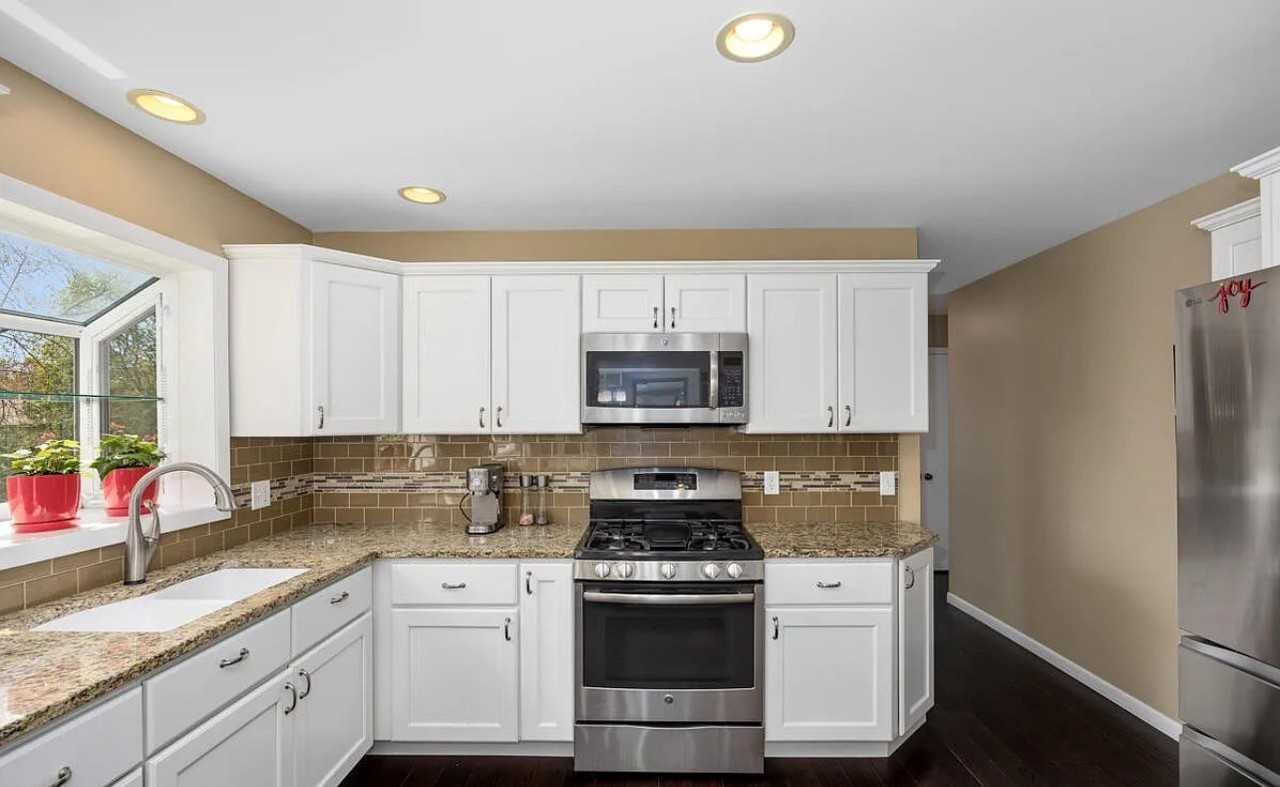 2230 Edgewood Ave Se - Photo 3 of 9
