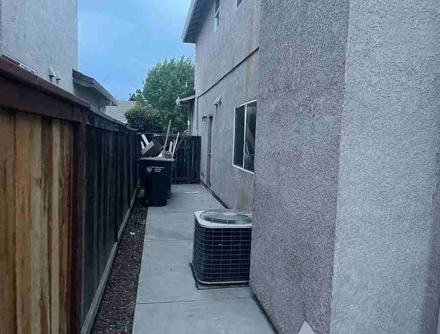 1437 Mayfield St - Photo 7 of 13