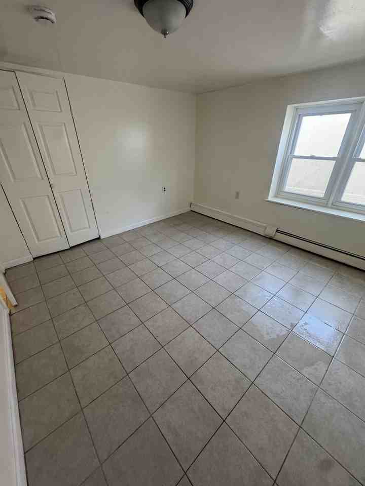 3712 Winchester Ave #1stFL - Photo 5 of 8