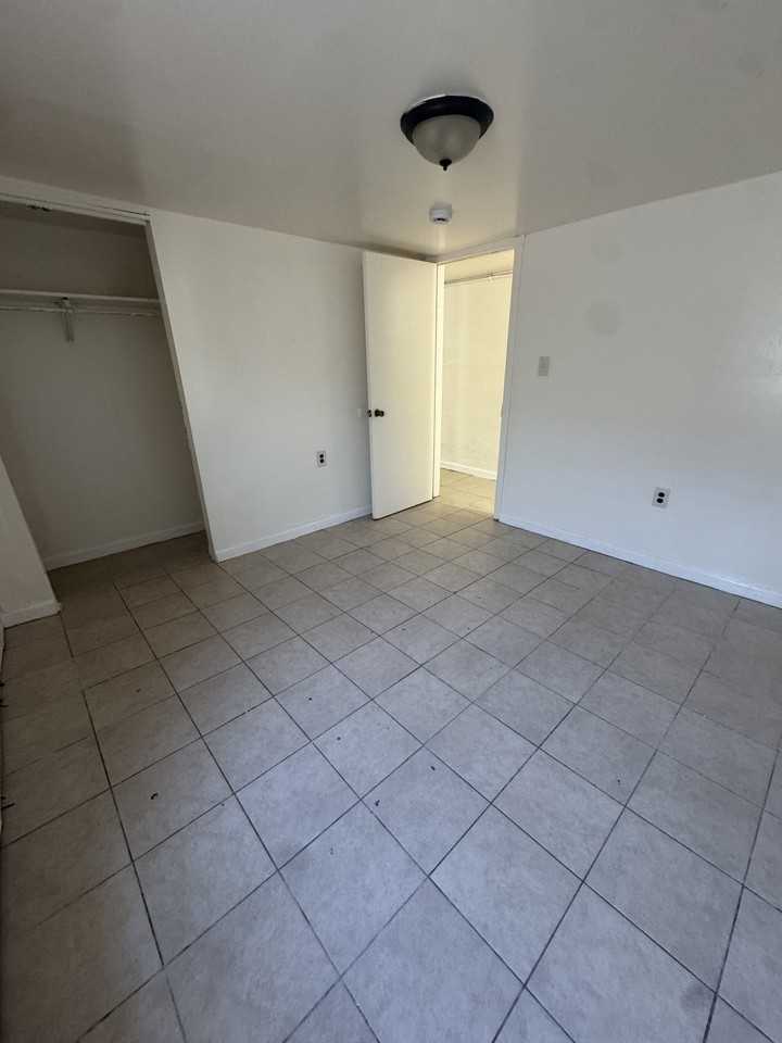 3712 Winchester Ave #1stFL - Photo 6 of 8