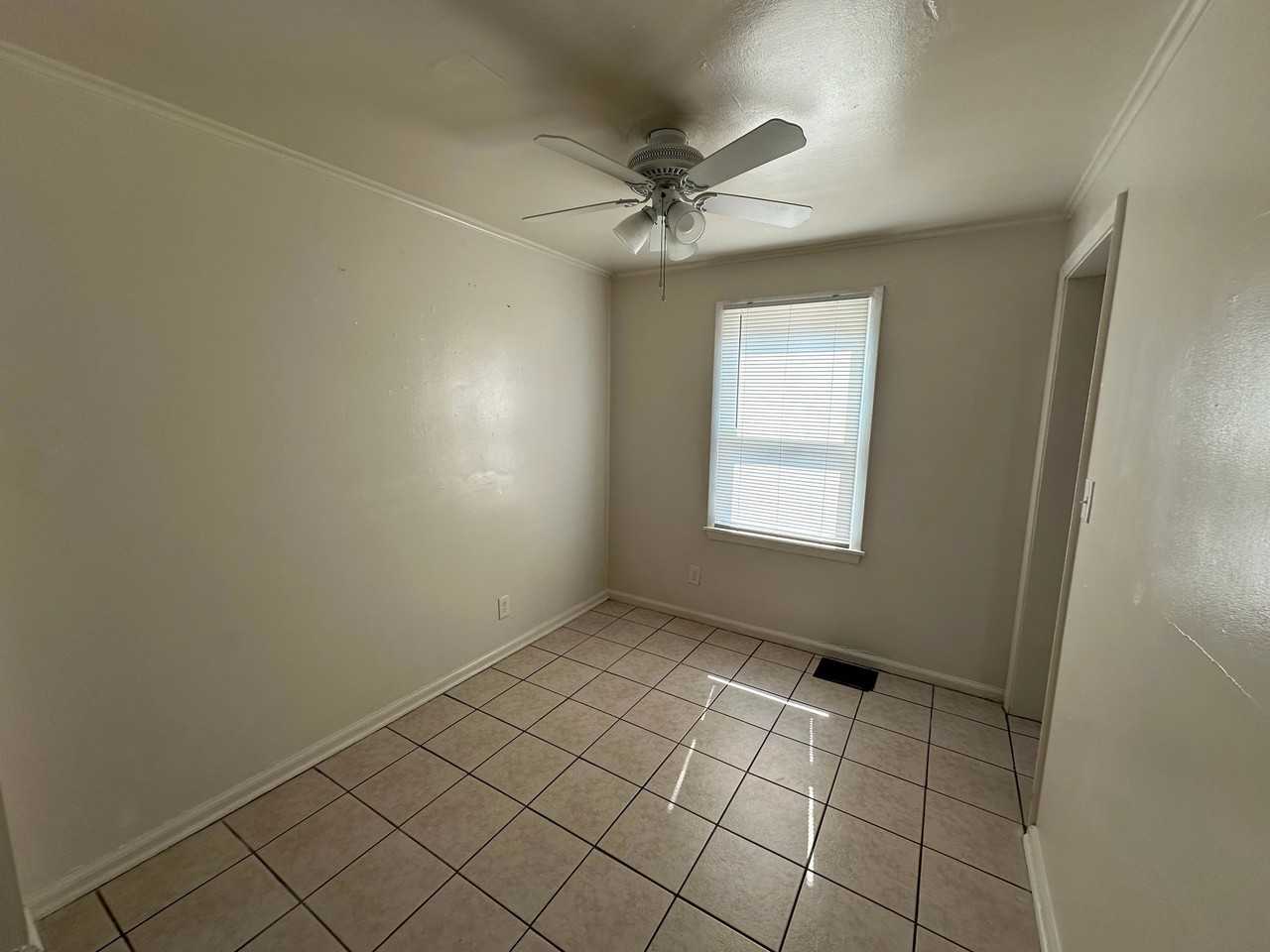 530 Chelsea Ave #530 - Photo 3 of 19