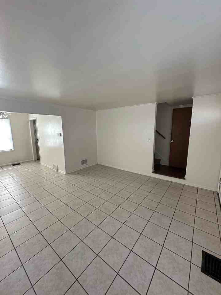 530 Chelsea Ave #530 - Photo 6 of 19