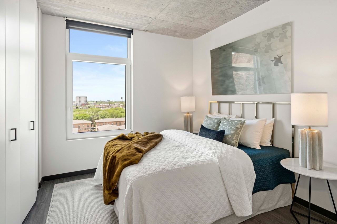 216 N Ashland Ave - Photo 5 of 10