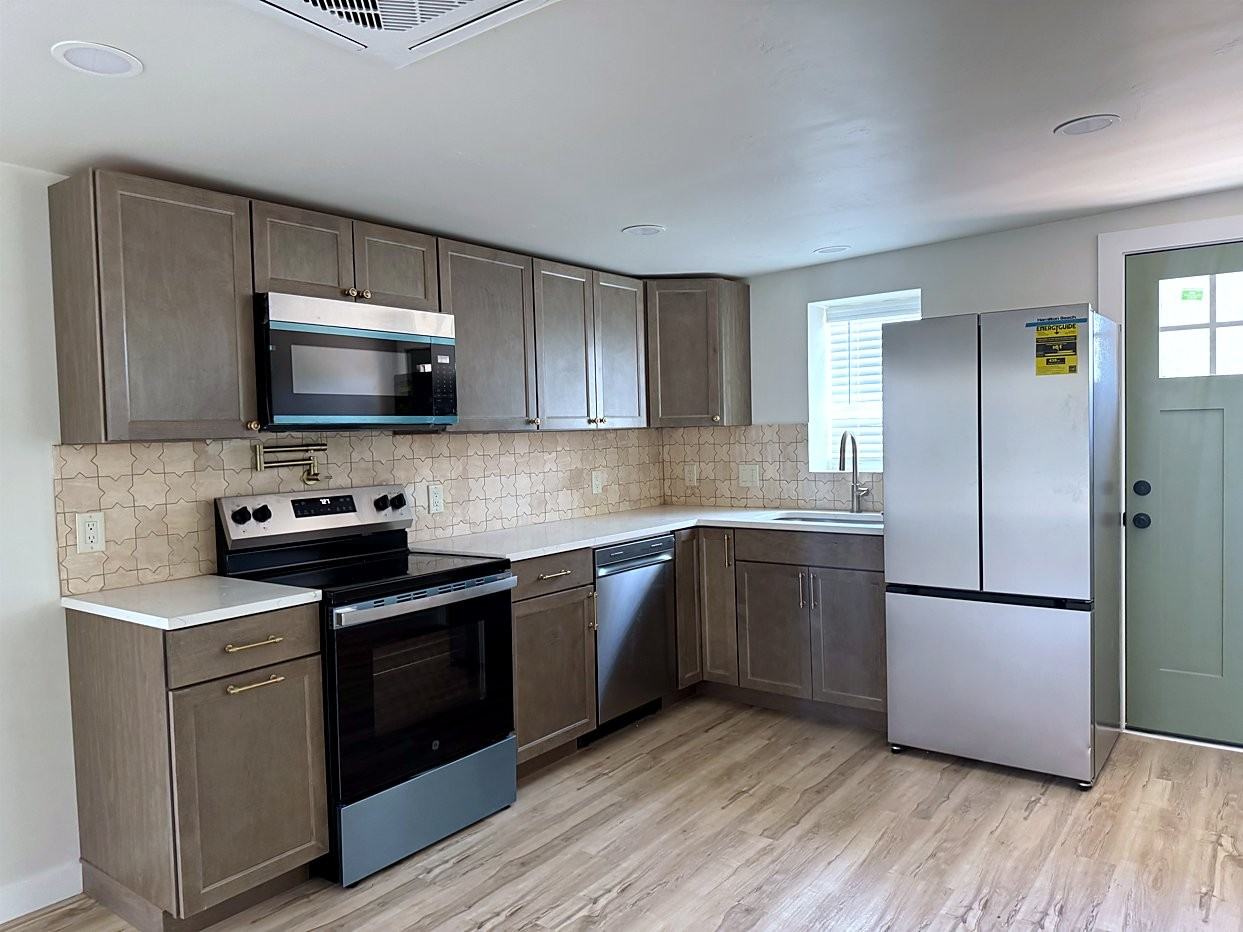1804 Slate Ave Nw - Photo 5 of 18