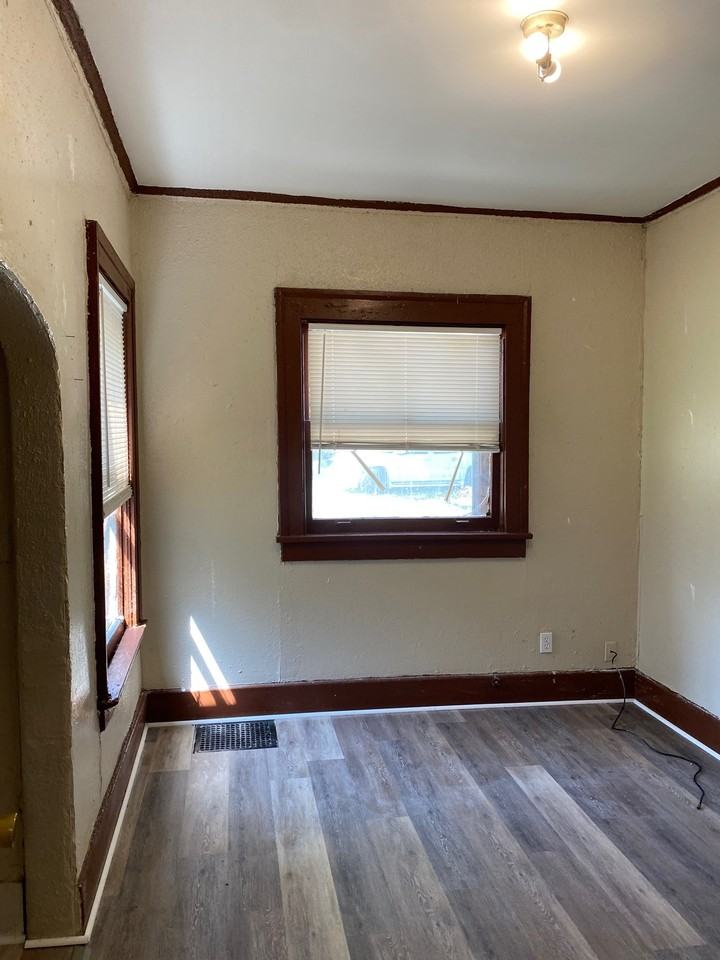 712 Sw 16th St - Photo 3 of 6