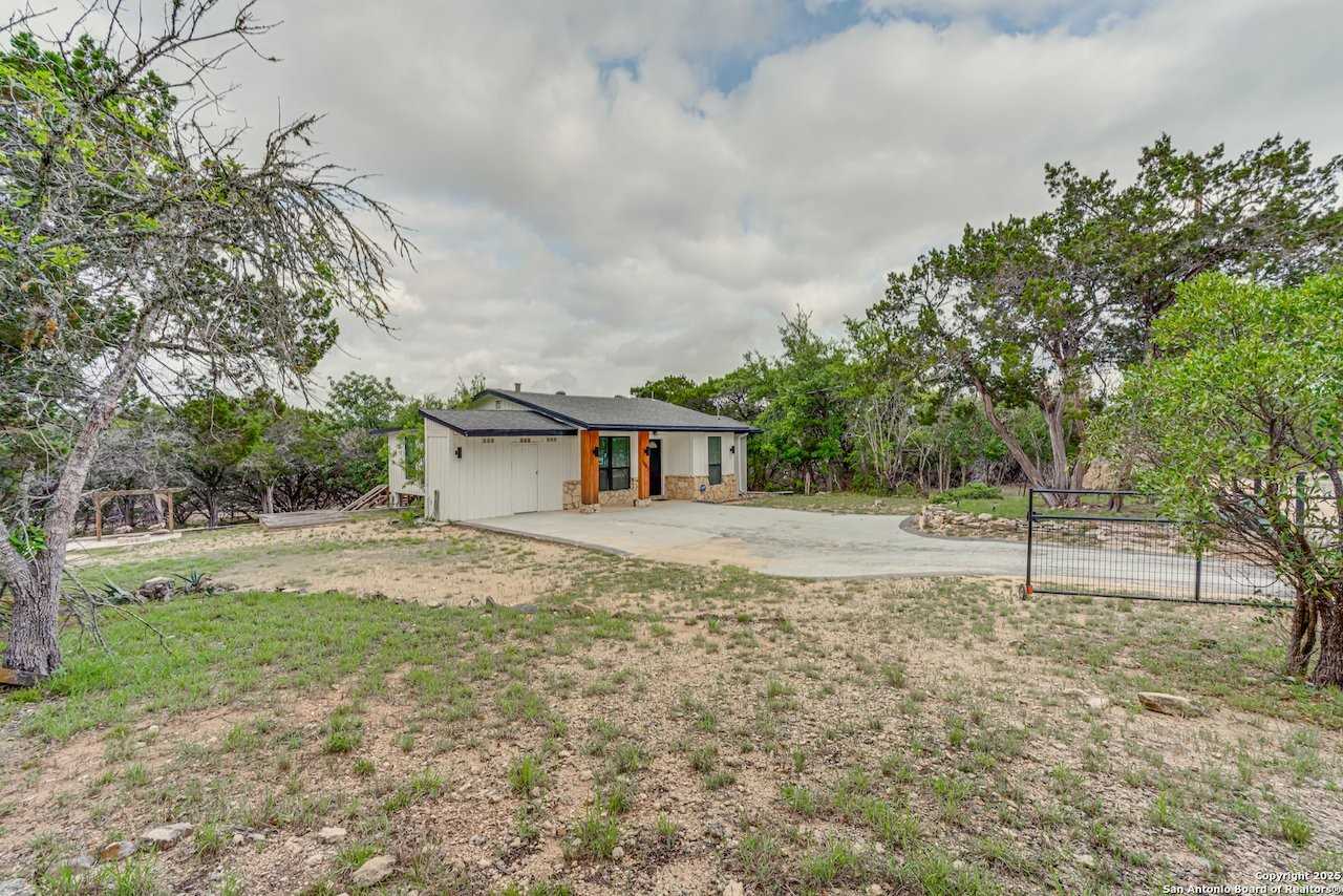 1482 Avenue Q - Photo 2 of 17
