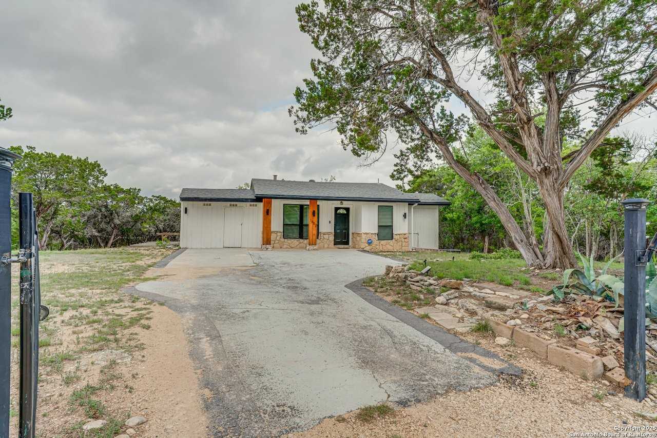 1482 Avenue Q - Photo 3 of 17
