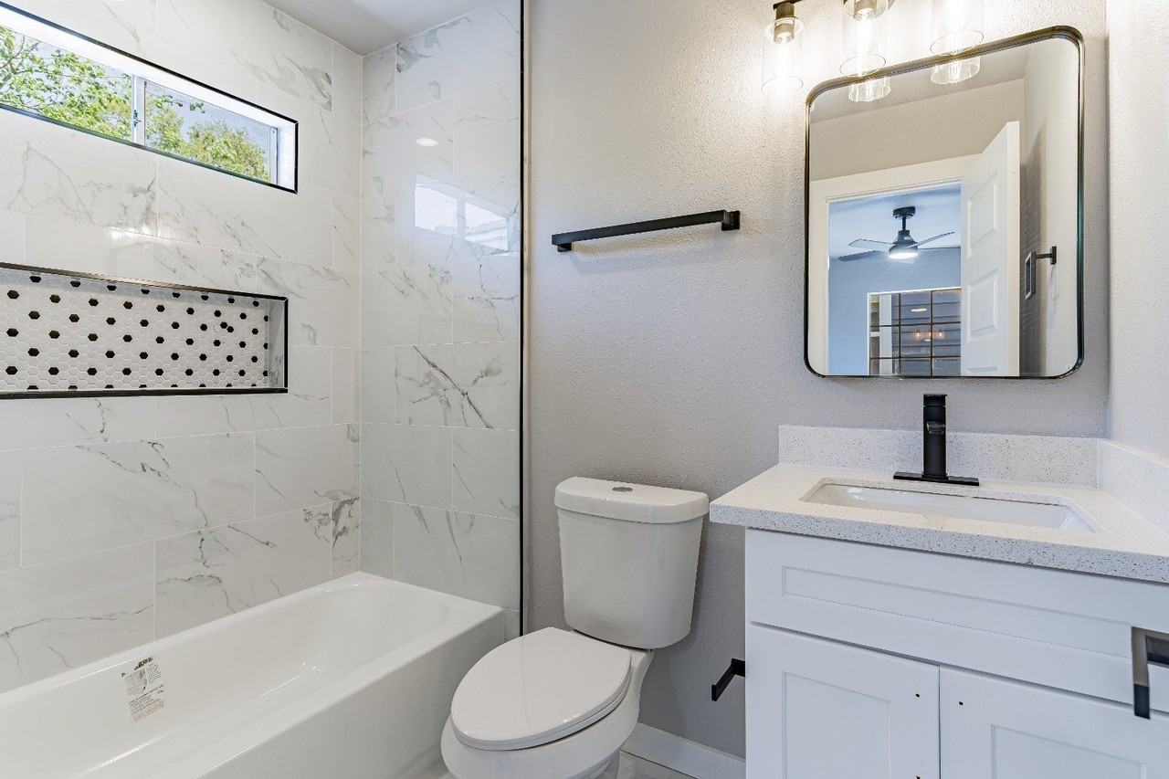 215 Delmar St #3 - Photo 3 of 6