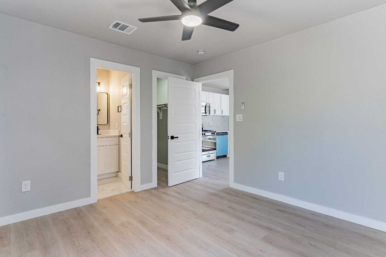 215 Delmar St #3 - Photo 4 of 6