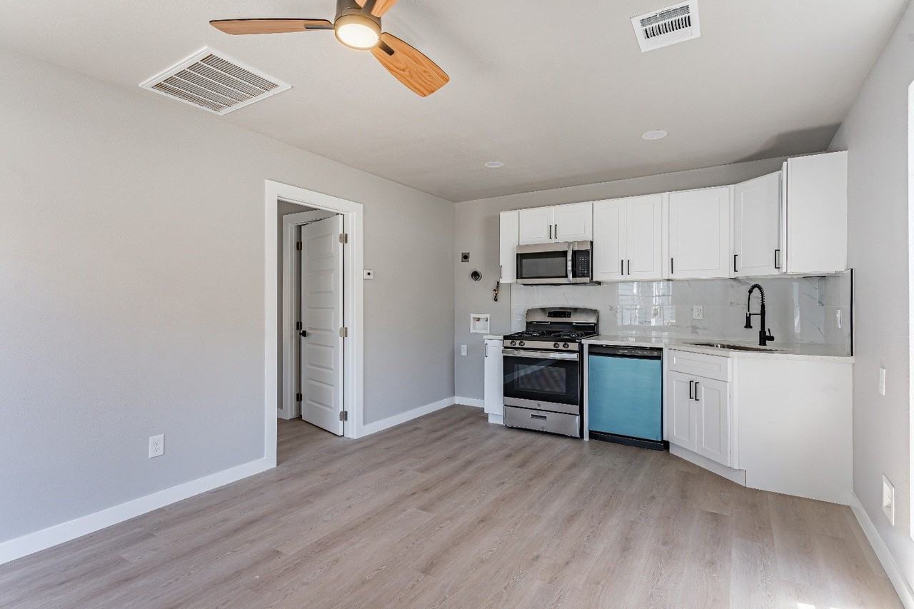 215 Delmar St #3 - Photo 5 of 6