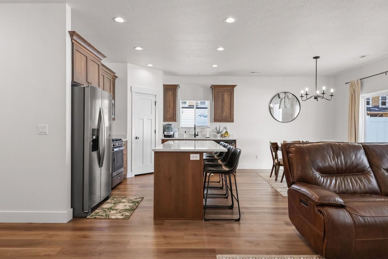 252 Ws - Photo 6 of 20