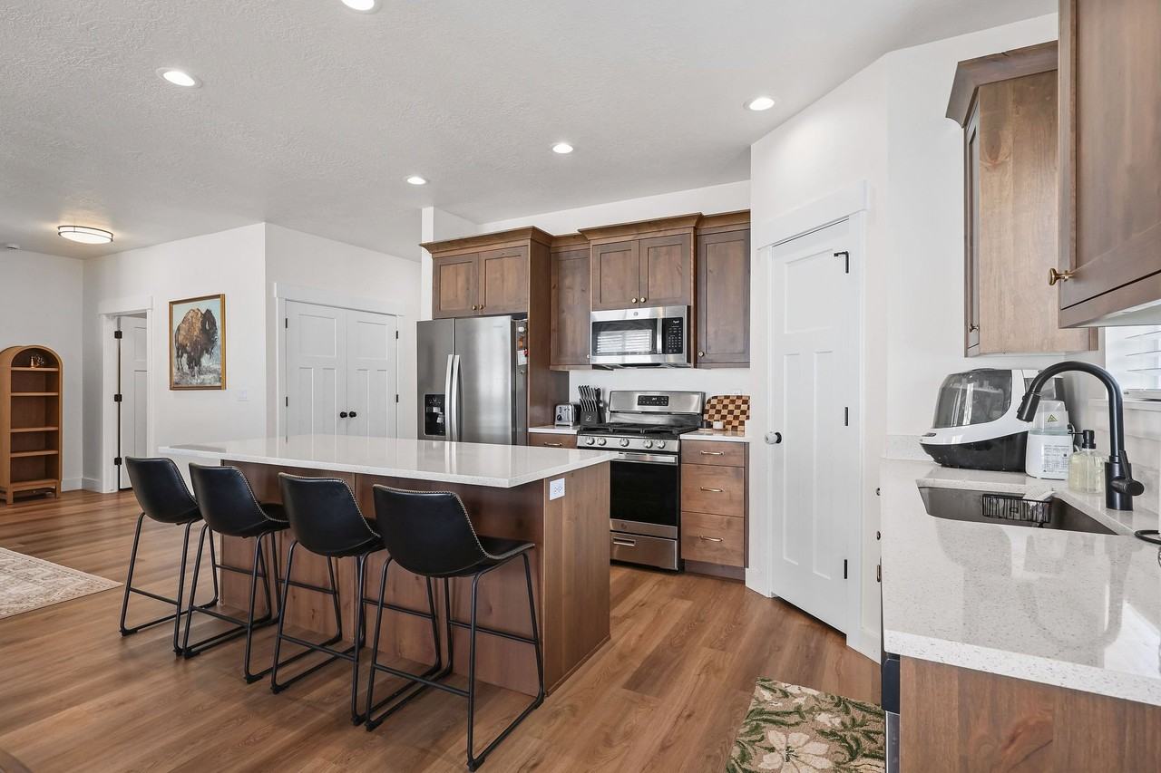 252 Ws - Photo 7 of 20